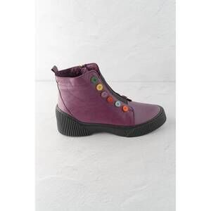 NEW GELATO women's tina ankle boot in purple